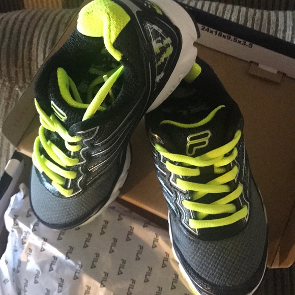 FILA Kids Shoes size 11 - Picture 2 of 6